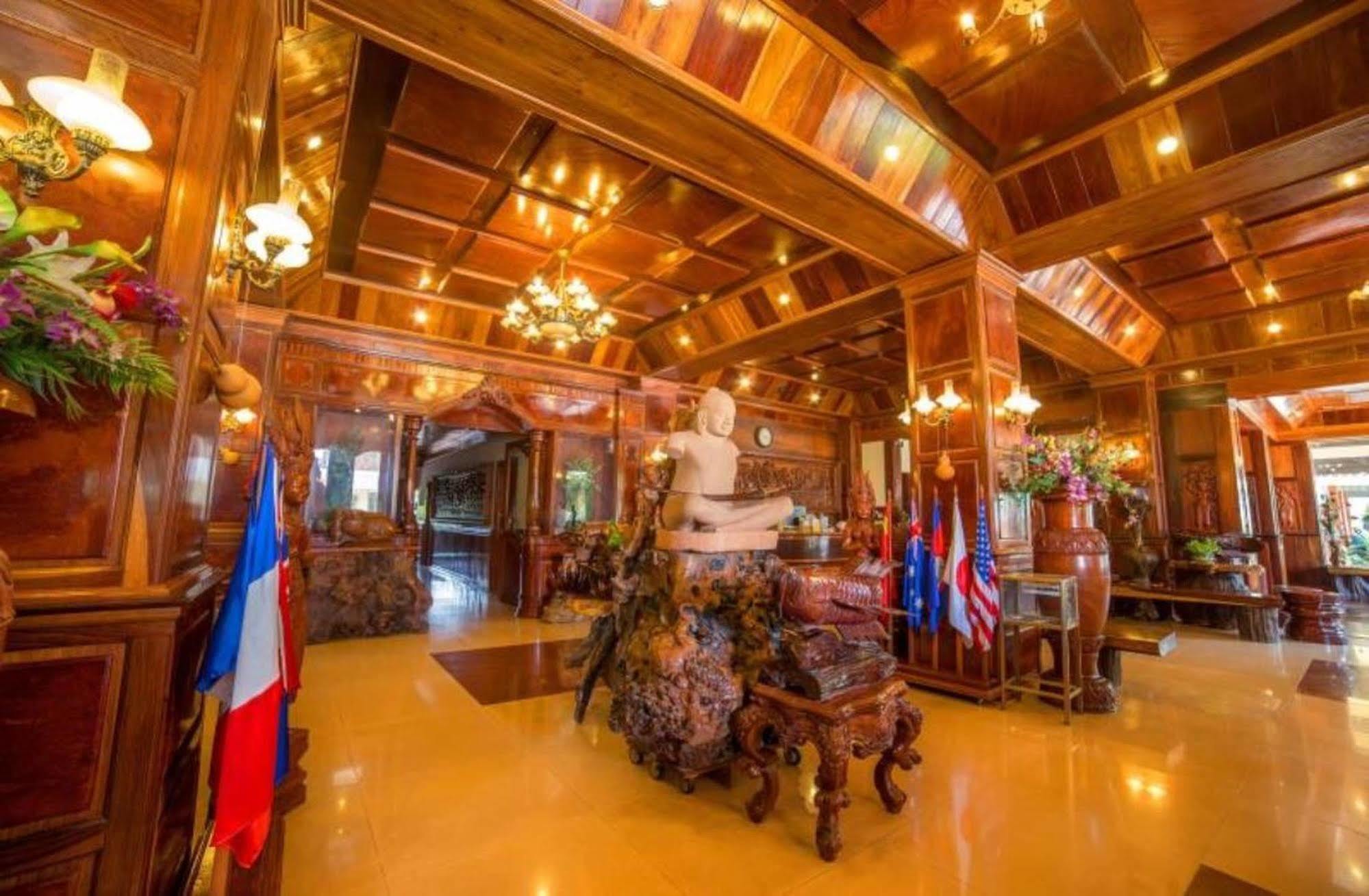 โรงแรมบาหนัน พระตะบอง ภายนอก รูปภาพ